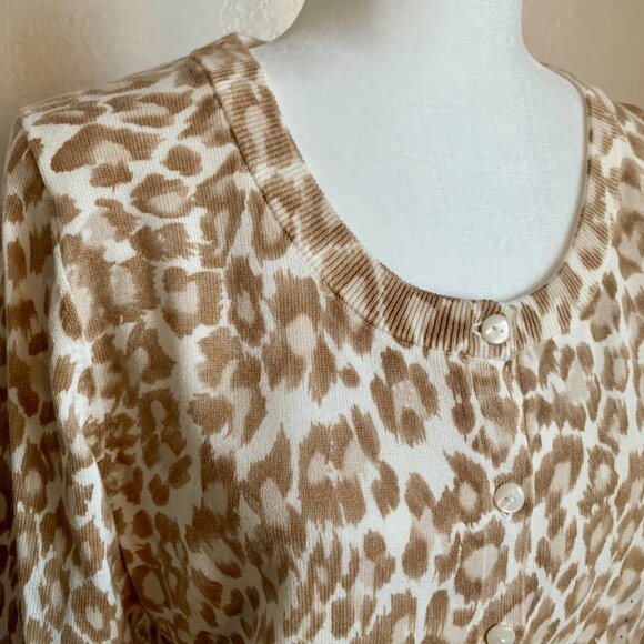 GAP Cream and Beige Cheetah Animal Print Buttoned Cardigan L NWT - Picture 4 of 7